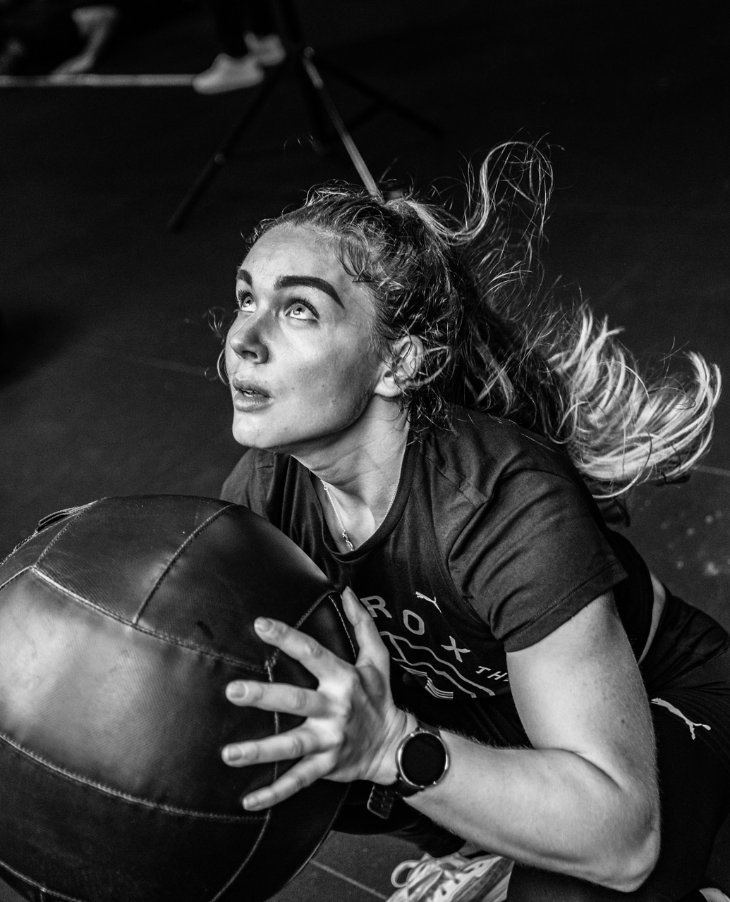 Female athlete doing a Wall Ball at the PFT